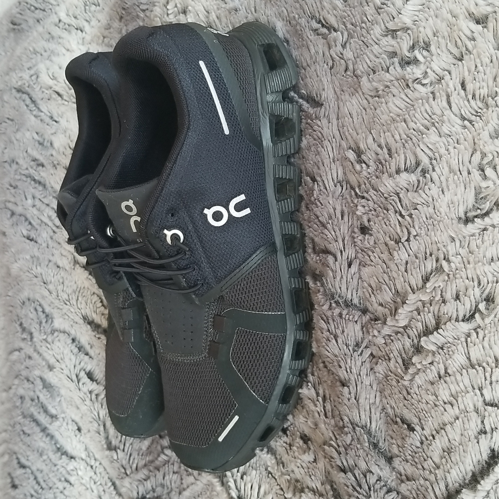 On cloud 5 sneakers